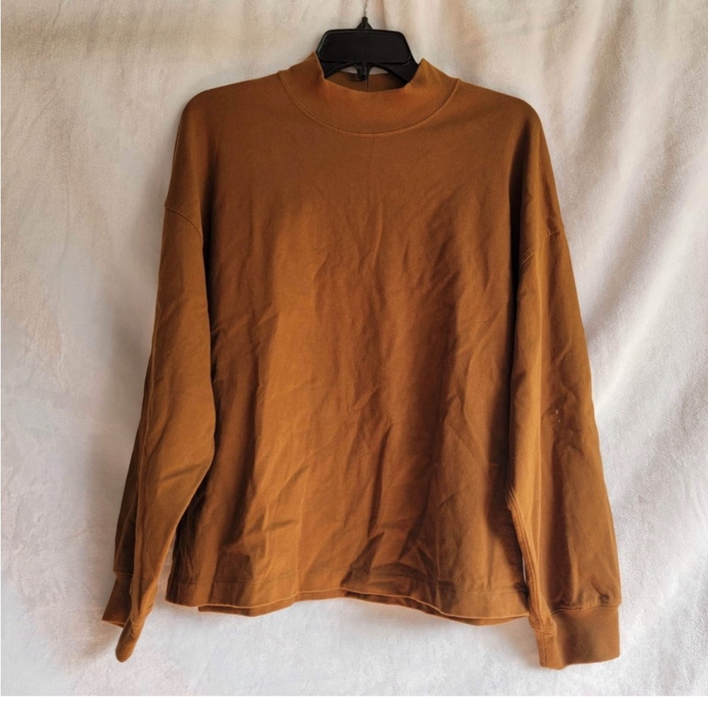 uniqlo brown mock neck long sleeve